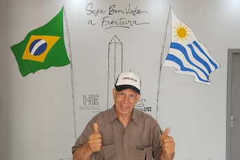 Edmundo es ingeniero, tiene casi