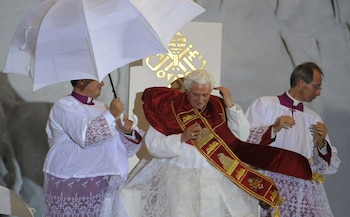 Benedicto XVI, durante la misa ofrecida en Cuatro Vientos en 2011. (Reuters)