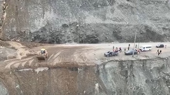 Emergencia en Arequipa por huaicos en la Panamericana Sur: camiones, autos y buses llevan días varados en la zona