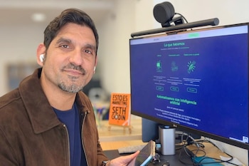 Ramón Román creó en 2024 Zendital, una empresa de marketing digital ubicada en Lucena, Córdoba. (Cedida a Infobae)