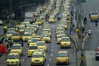 Pretenden que las alcaldías sancionen a los vehículos que ofrecen el servicio sin permisos - crédito Getty