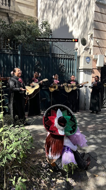 Un grupo de mariachis interpretó