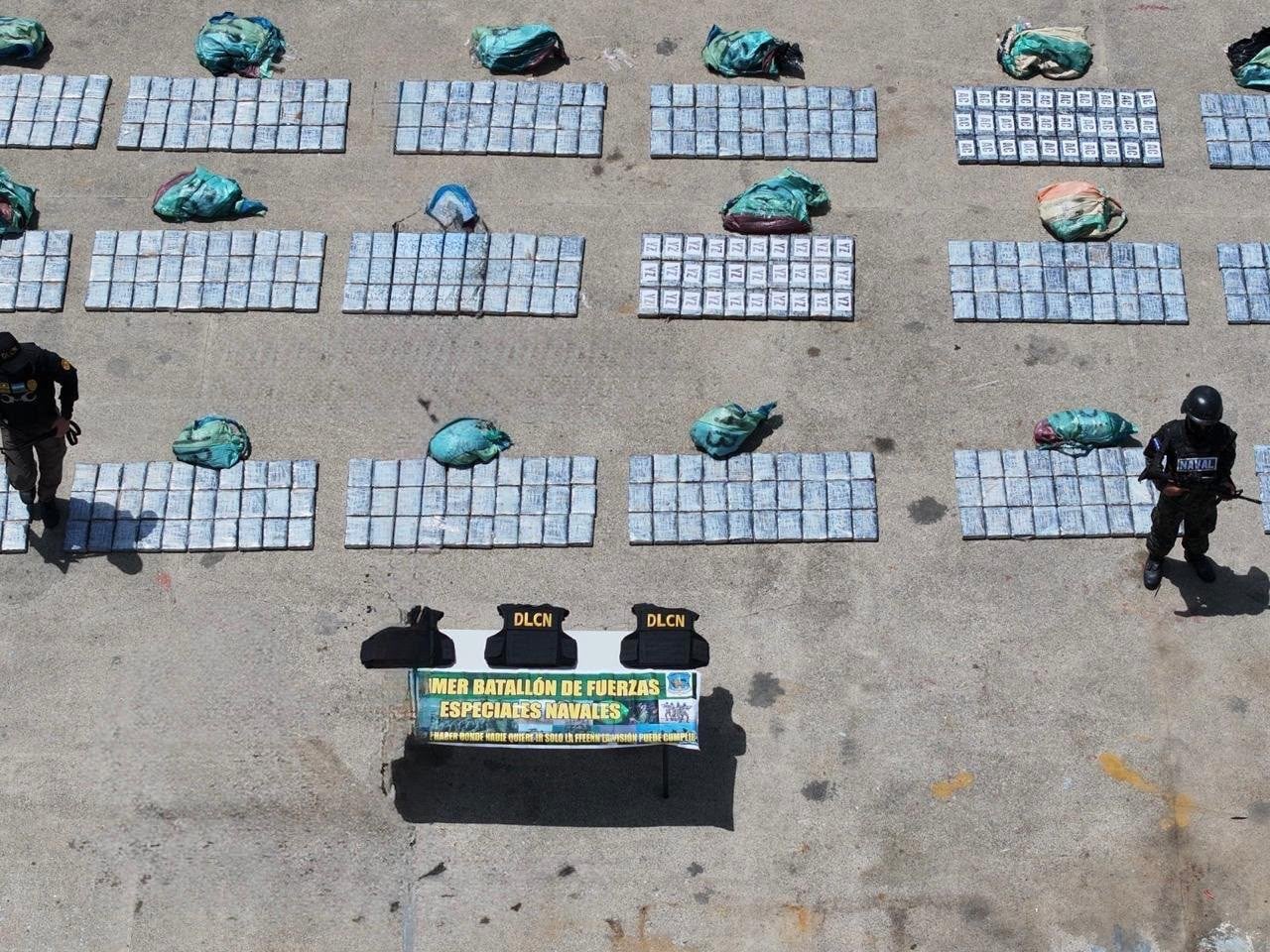 El decomiso ocurrió a unas 135 millas náuticas al noroeste de Gracias a Dios, cerca de los bancos de pesca Rosalinda. (Foto: Fuerza Naval)
