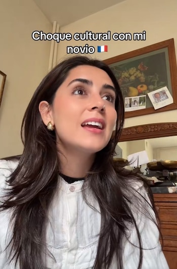 Una influencer mexicana enfrentó a su novio por la forma de comer el pan.