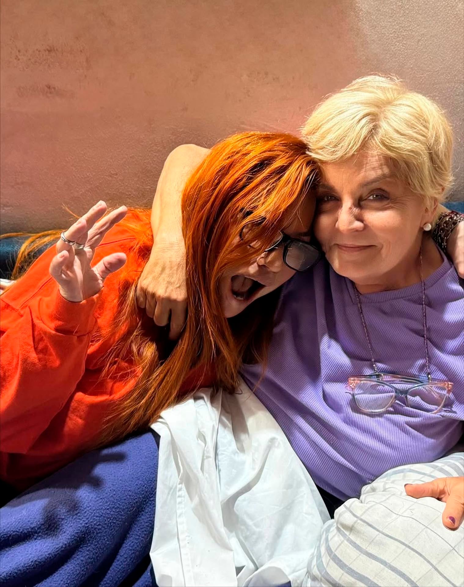 Mabel respaldó a su hija y afirmó que el hate que recibe Lowrdez es un fenómeno que también observa a diario en su práctica médica