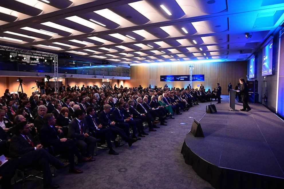 Milei llevó a París su apuesta por inversiones y producción