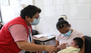 La Secretaría de Salud alertó sobre la disminución en la cobertura de vacunación infantil. (FOTO: CB 24TV )