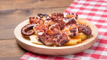 Todos los beneficios para la salud de comer pulpo, uno de los protagonistas de la gastronomía española: de cuidar la tiroides a reducir el cansancio