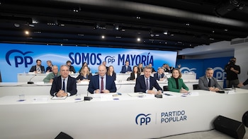 Feijóo y sus 'barones' reabren