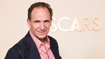 Ralph Fiennes impacta con su
