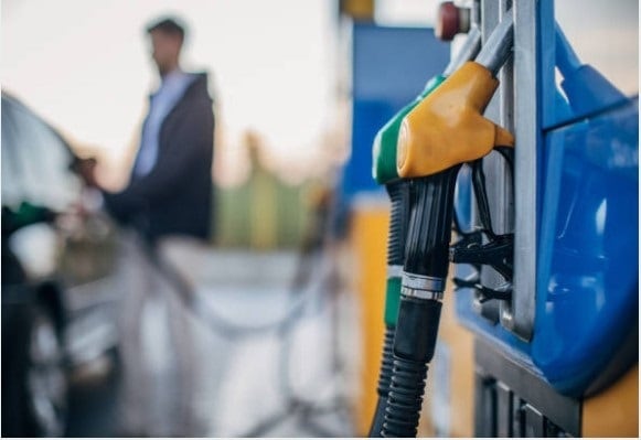 En combustibles, los $20.000 pasaron de equivaler a casi 19 litros de súper a poco más de 13.