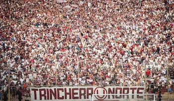 La hinchada de Universitario es
