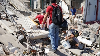 Decretan toques de queda en Cali y Pereira tras el terremoto en Colombia