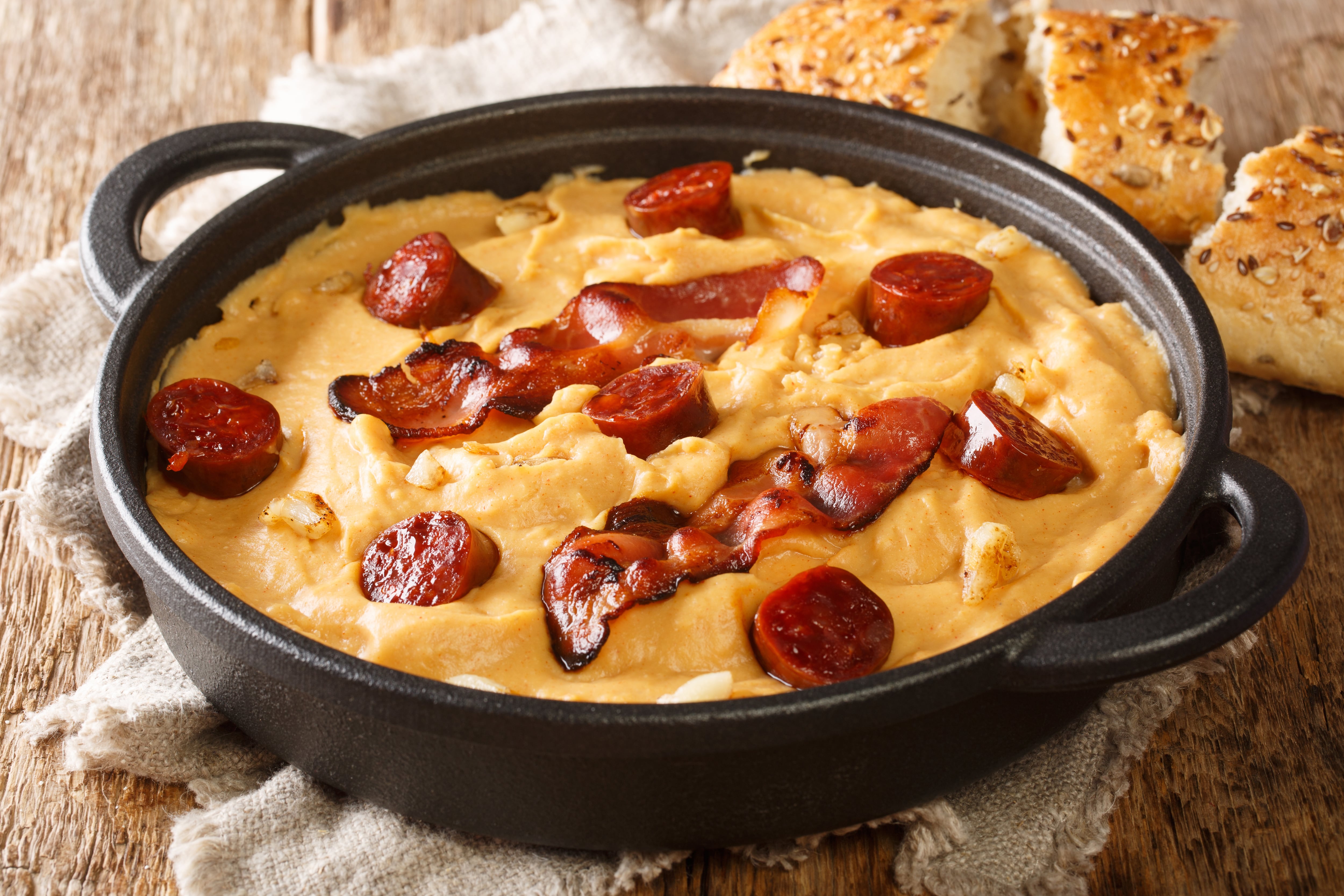Gachas manchegas, una receta tradicional y humilde. (Adobe Stock)