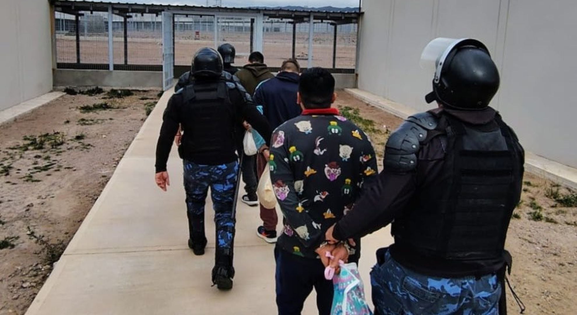 Las autoridades no descartarían la posibilidad de que hubiera más involucrados en el caso sin identificar (X: @MercedesRus1)