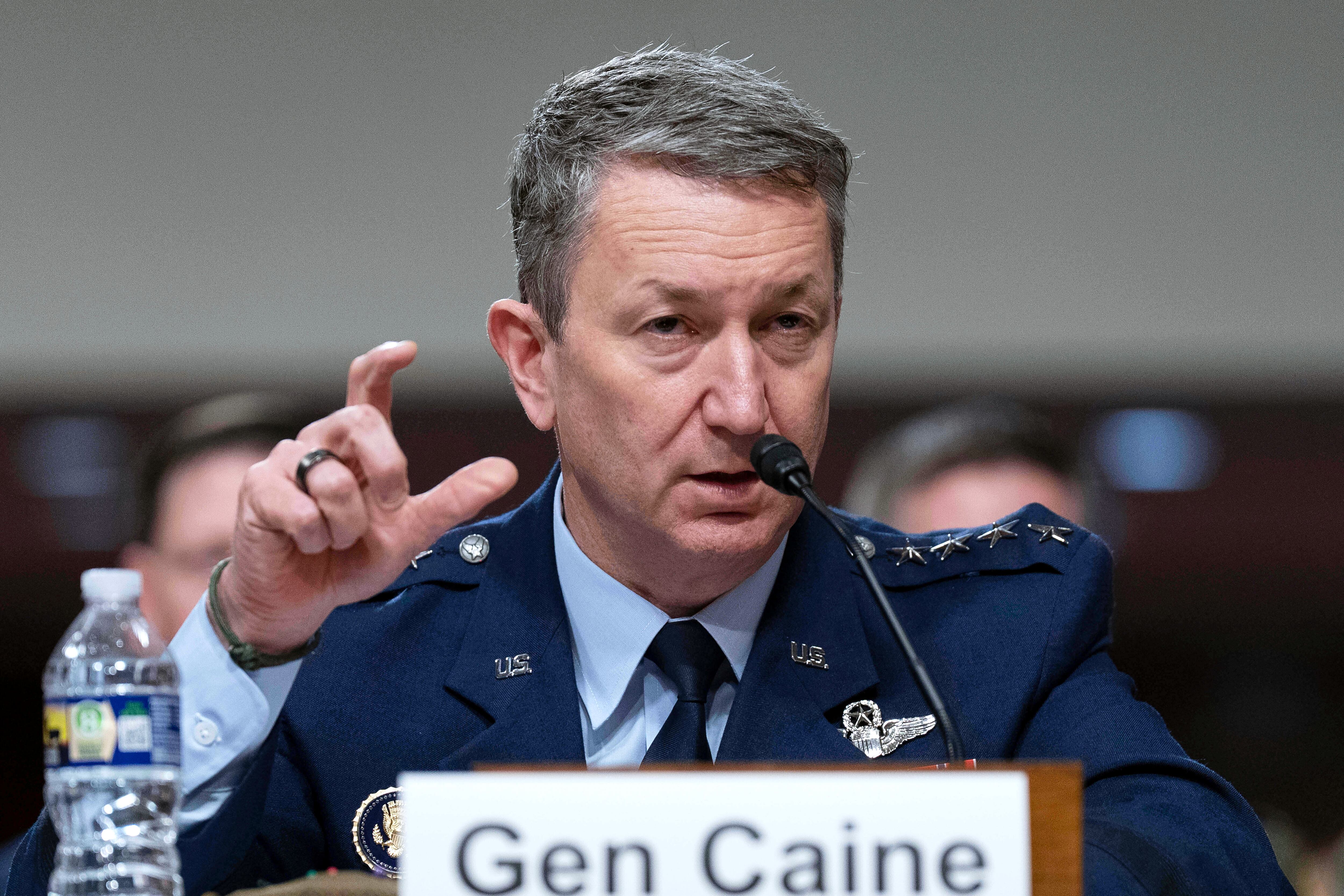 El presidente del Estado Mayor Conjunto de EEUU, el general Dan Caine, testifica ante la Comisión de Servicios Armados del Senado en el Capitolio, en Washington, el 18 de junio de 2025 (Foto AP/Jose Luis Magana, Archivo)
