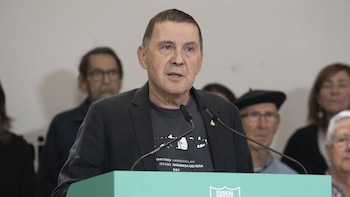 Otegi dice que EH Bildu "aspira a gobernar" y llama a ir a la "cumbre" de la "liberación nacional" con "oxígeno popular"