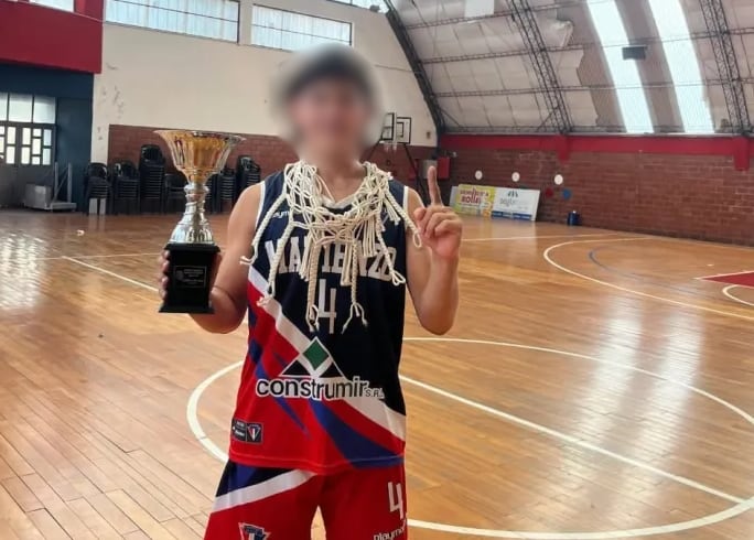 Felipe Rosales recibió un disparo de aire comprimido en el cuello mientras circulaba en motocicleta por la céntrica calle Ramírez