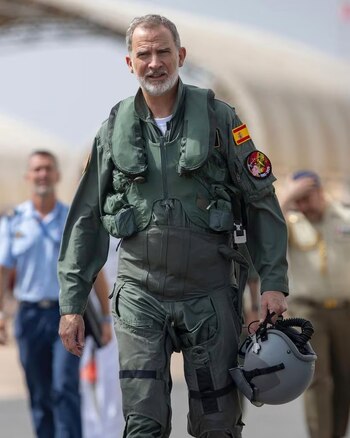 Felipe VI en la base