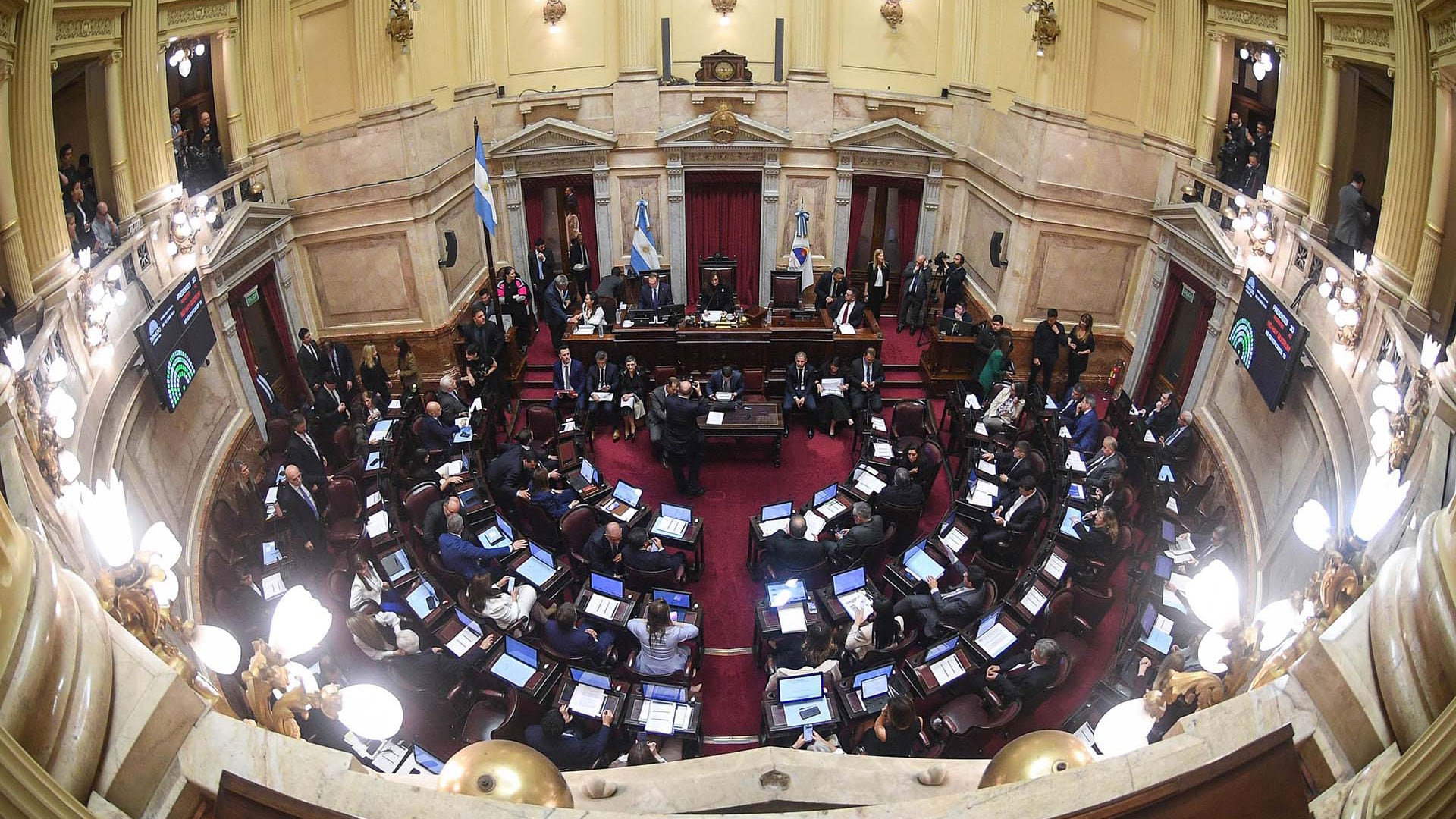 El pleno de la Cámara alta durante la sesión realizada entre ayer y la madrugada de hoy (Prensa Senado)