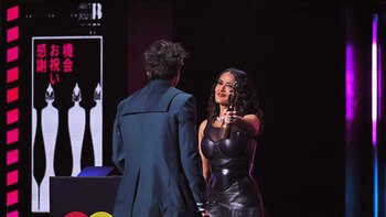 BRITs 2023: Salma Hayek le
