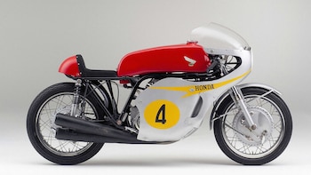 Rojo para la moto que