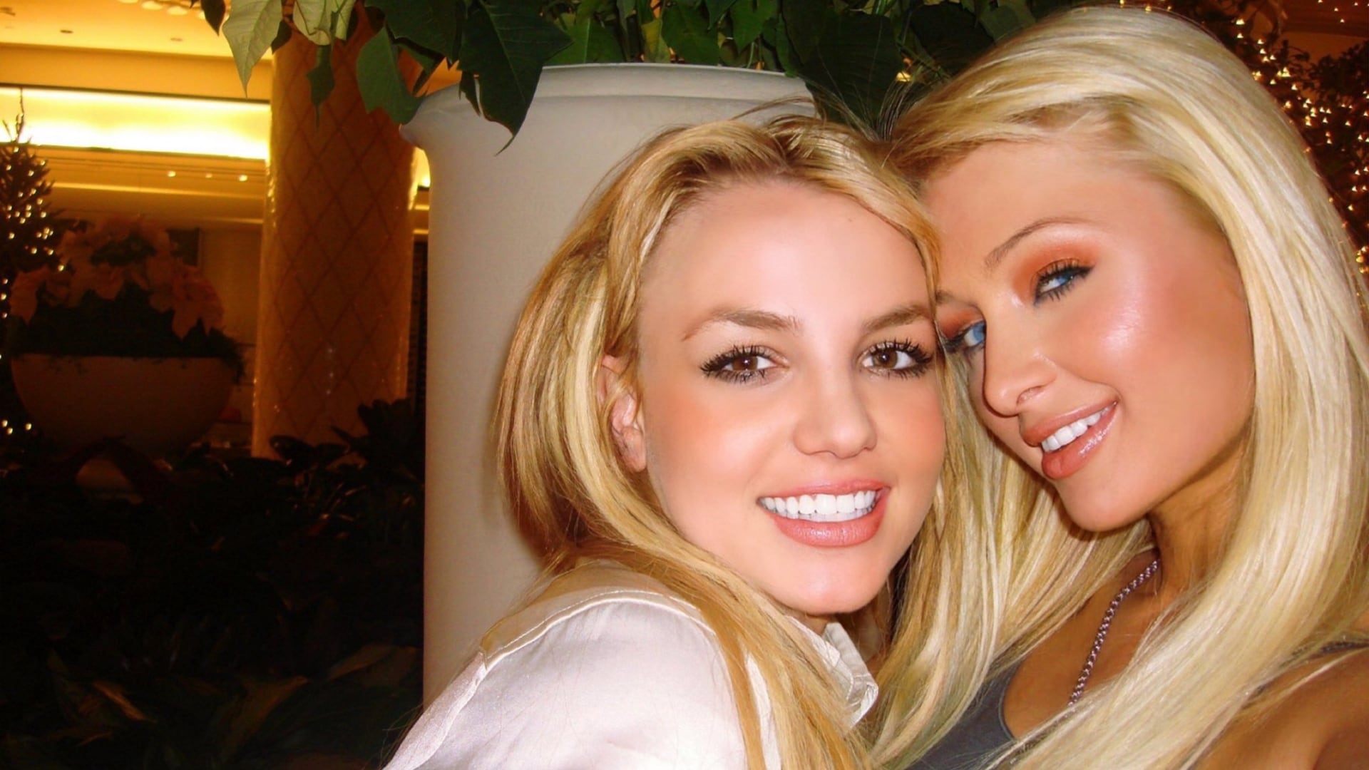 Paris Hilton aseguró que ella inventó las selfies junto a Britney Spears en 2006 (Créditos: X/Paris Hilton