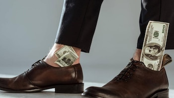 Colocar un billete en el