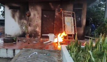 Las ocho personas condenadas habría