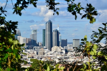 Abre en París The Link, el edificio más alyo de Francia. (PCA-STREAM)