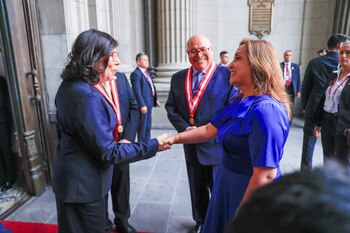 Janet Tello Gilardi y Dina