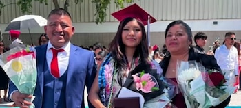 Los padres guatemaltecos firmaron un poder notarial desde su centro de custodia para ceder la tutela temporal de sus hijos menores a su hija mayor, Wendy (Cortesía: N+ Univision).