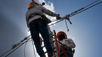 Las reformas al subsector eléctrico permanecen pendientes del tercer debate legislativo. (FOTO: Hondudiario)