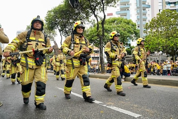Ciudadanos de todas las edades acompañan el desfile militar y policial en Santander, en una jornada de reconocimiento a la labor de la Fuerza Pública - crédito Gobernación de Santander