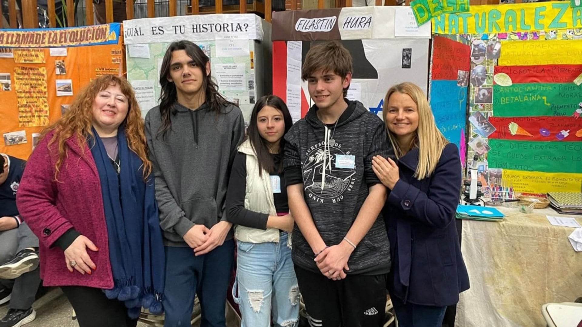 La docente intenta darle lugar a los adolescentes para que cuenten sus problemas