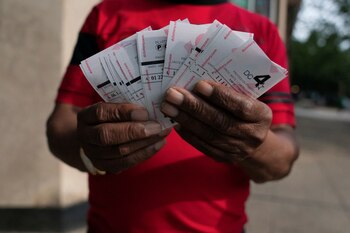 La Lotería de California esperaba