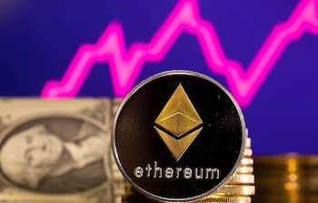 Representación de la criptomoneda Ether. (REUTERS)