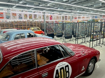 También hay coches de verdad