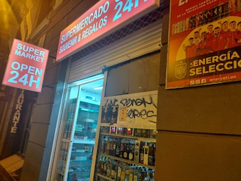 Imagen de una tienda 24