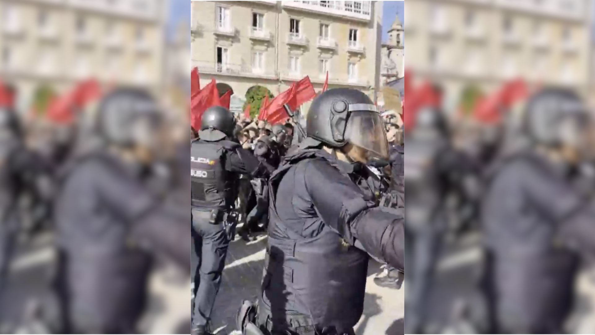 Cargas policiales, petardos y tensión rodean el acto de Santiago Abascal en A Coruña: miles de estudiantes se han concentrado contra el líder de Vox