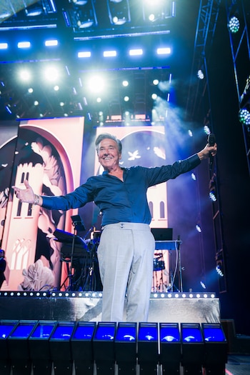 Montaner se prepara para brindarle