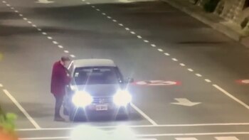 El policía seguirá detenido: está