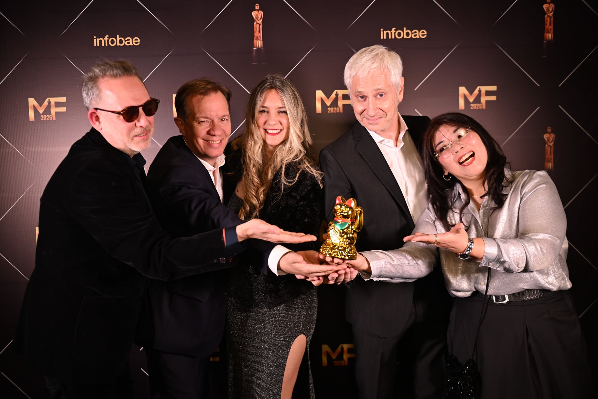 Juan Di Natale, Alejandra Higa, Maxi Martina, Melisa Pérez y Sebastián Grandi, equipo de Reloj de Plastilina (Mega 98.3)