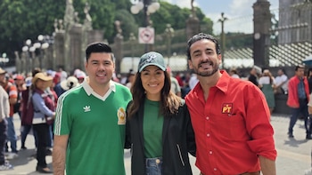 La presencia de Antonio López Ruiz, diputado federal del PT, en el partido inaugural del Mundial 2026 en el Estadio Azteca reavivó el debate sobre la congruencia política. (X/ @soy_tonolopez)