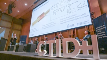 El ingeniero Pablo Ristori, de CITEDEF, presentó un radar de apertura sintética de bajo peso para drones pensado y desarrollado en el predio de Villa Martelli