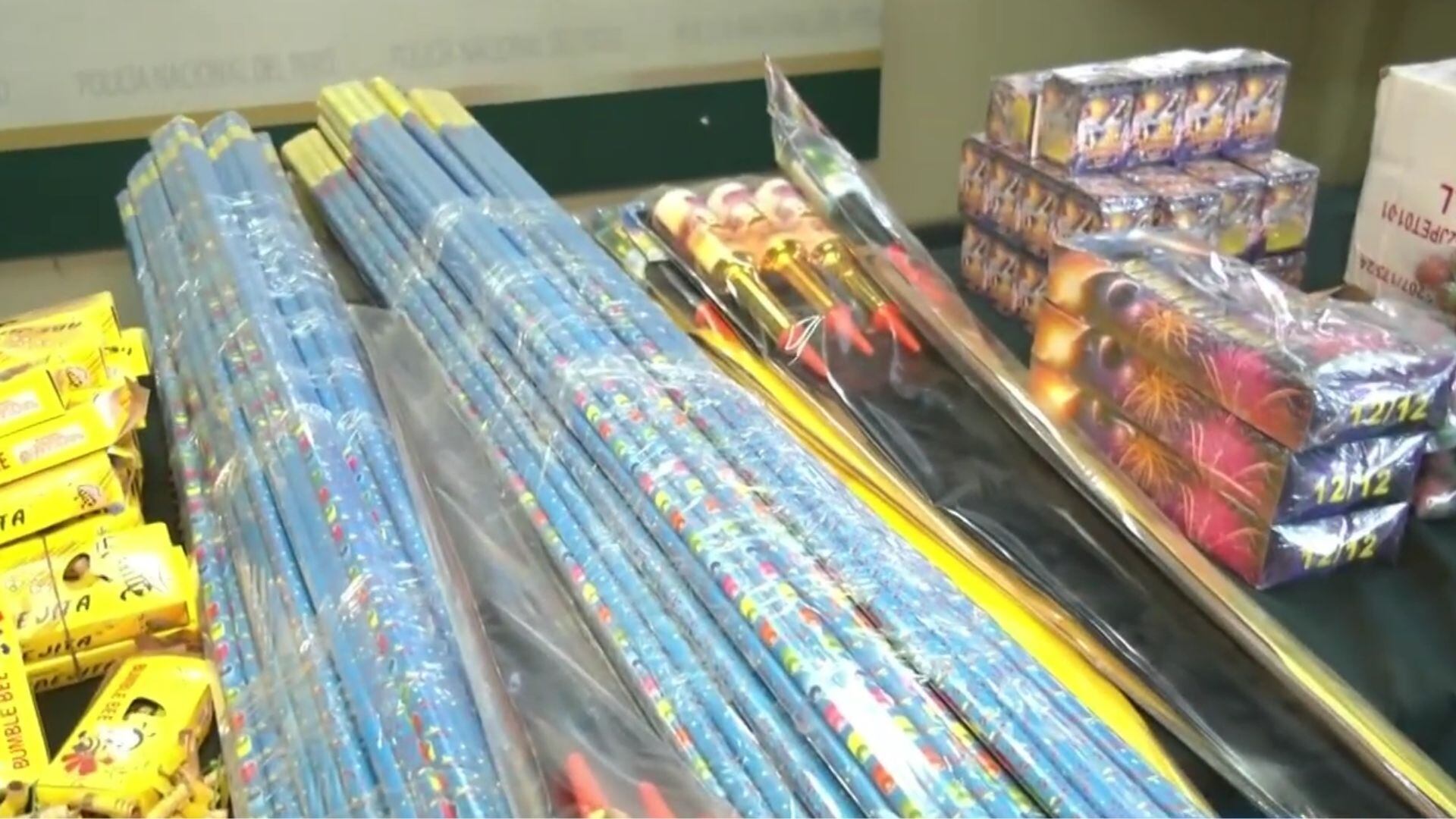 Hallan pirotécnicos en empaques de dulces para niños: incautan 10 toneladas en inmueble de Comas - Buenos Días Perú