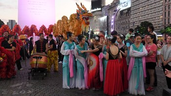 Dragones en el Obelisco, danza y música: así fueron los festejos por el Año Nuevo Chino, que continúan este domingo