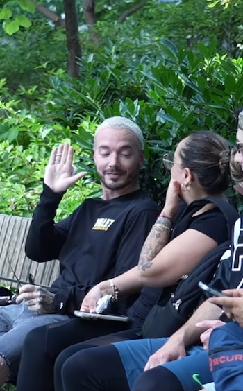 J Balvin sorprende a ciudadana