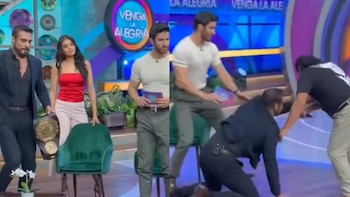 Conductores y producción de Venga La Alegría reaccionan a golpiza en vivo por parte de Alberto del Río ‘El Patrón’
(TV Azteca)