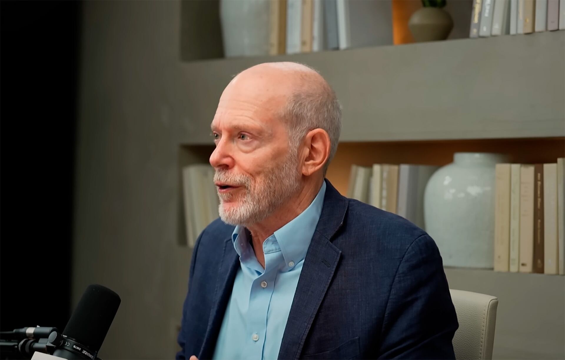 Karl Pillemer, investigador de la Universidad de Cornell, advierte que la vida es breve y las experiencias superan el valor de los bienes materiales (captura de video)